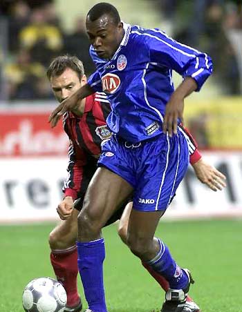 C罗通过自 C罗通过自